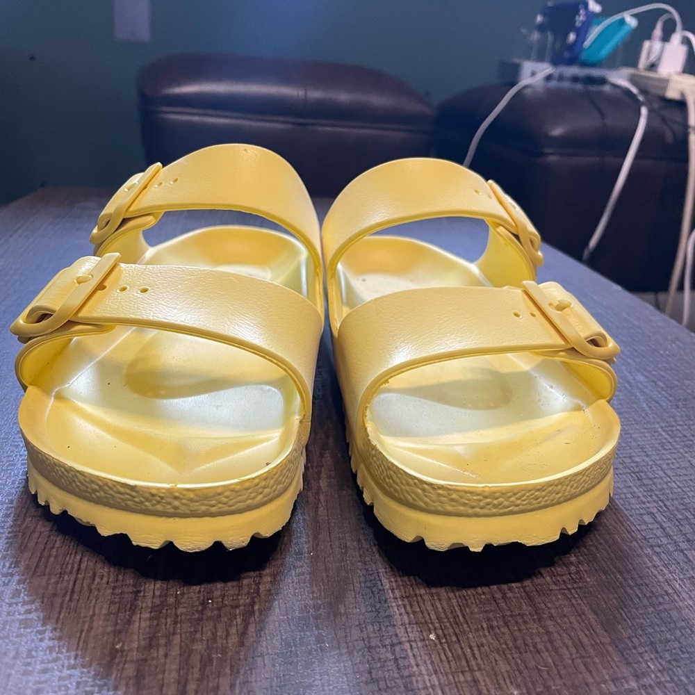 Yellow Birkenstock sandals like new woman’s size 9